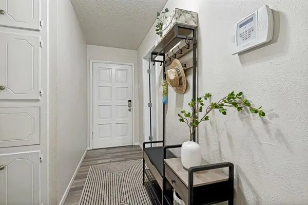 1008 Sherwood Drive, Bedford, TX 76022