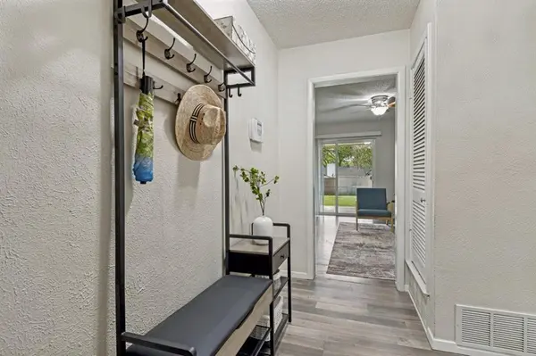 1008 Sherwood Drive, Bedford, TX 76022