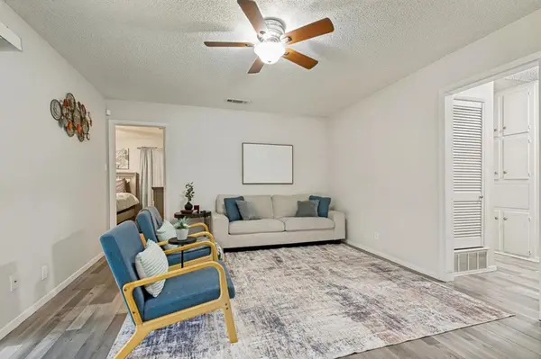 1008 Sherwood Drive, Bedford, TX 76022