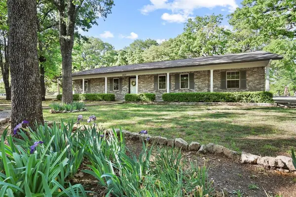 2415 N Shore Drive, Bonham, TX 75418