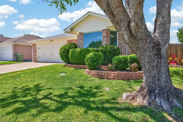 5700 Alicante Drive, Arlington, TX 76017