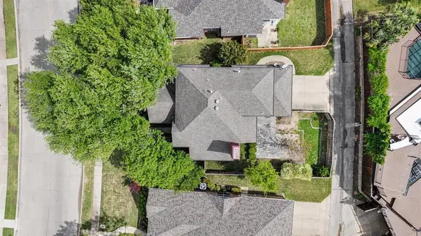 337 Touchdown Drive, Irving, TX 75063