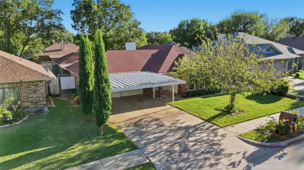 1129 W Hills Terrace, Saginaw, TX 76179