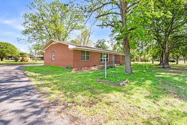 801 N Winnsboro Street, Quitman, TX 75783