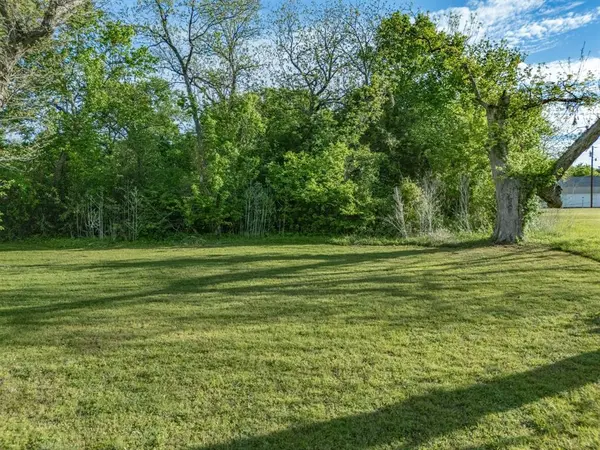 105 Wyatt Street, Waxahachie, TX 75165