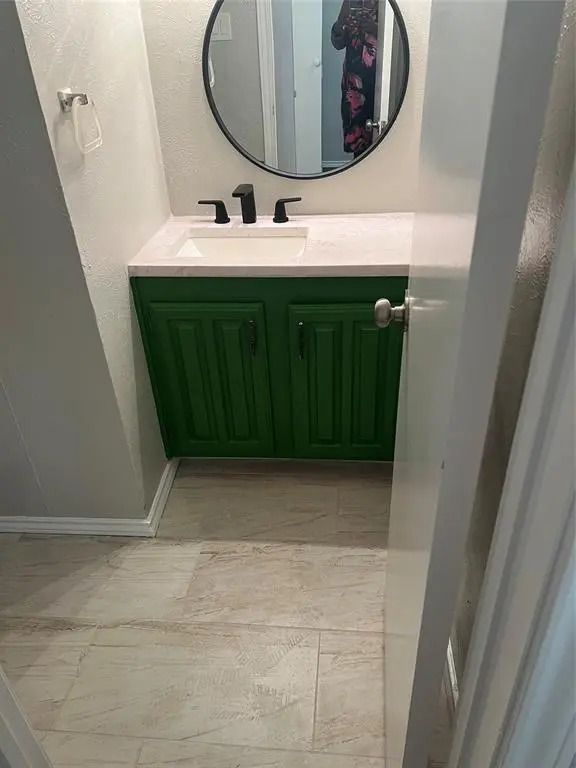 6028 Stoneybrook Drive, Fort Worth, TX 76112