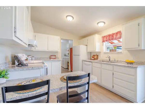 1340 40TH AVE, Sweet Home, OR 97386