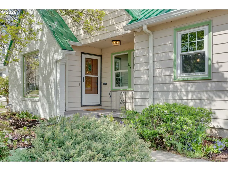 537 N STAFFORD ST, Portland, OR 97217