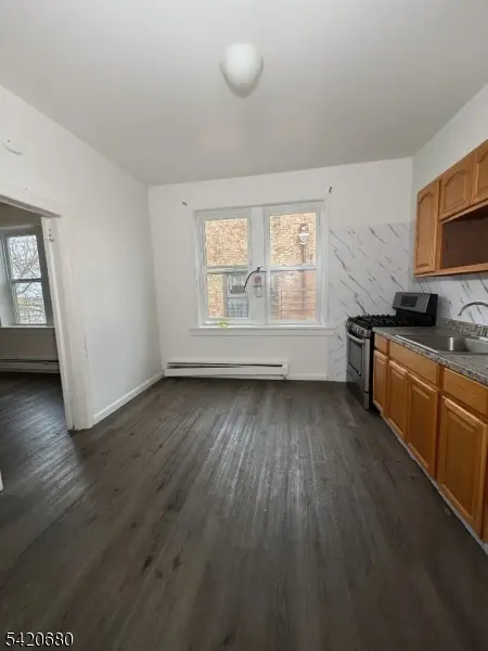 405 10Th Ave, Paterson City, NJ 07514