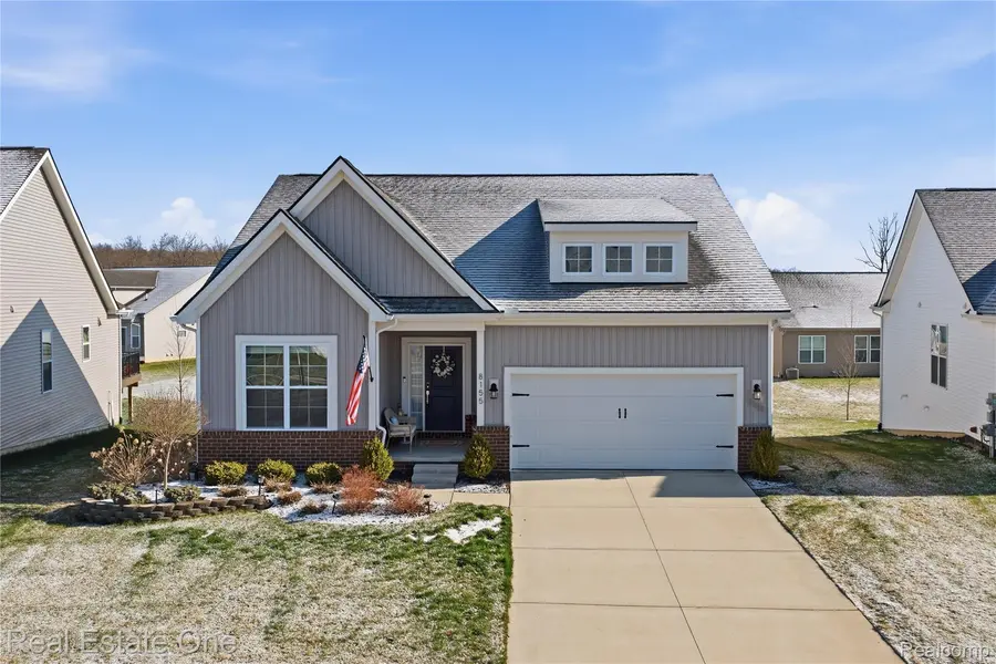 8155 Alyssa DR, Green Oak Township, MI 48116