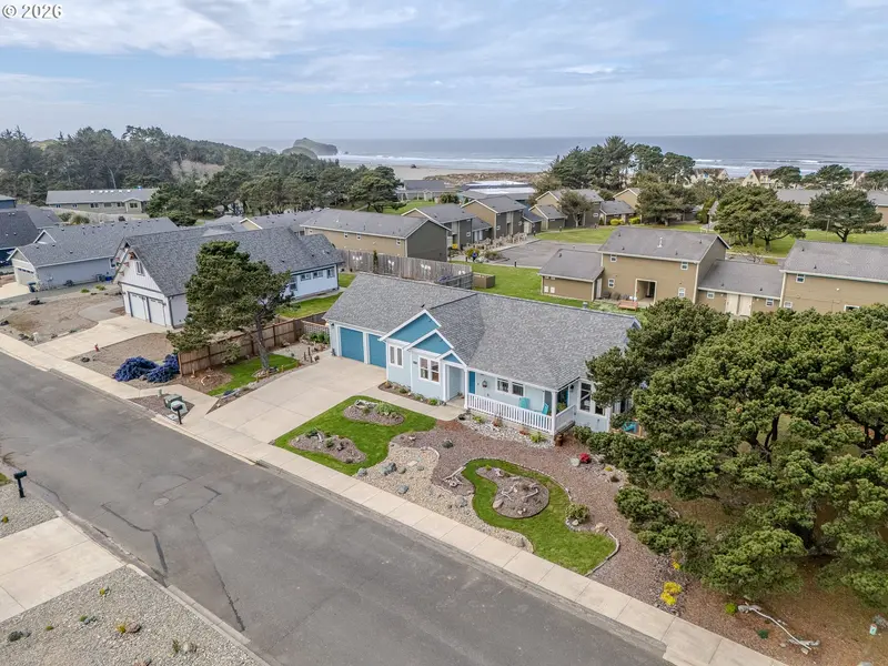 3214 LINCOLN AVE SW, Bandon, OR 97411