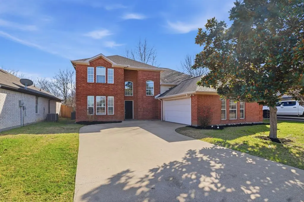 202 Bob White Drive, Red Oak, TX 75154