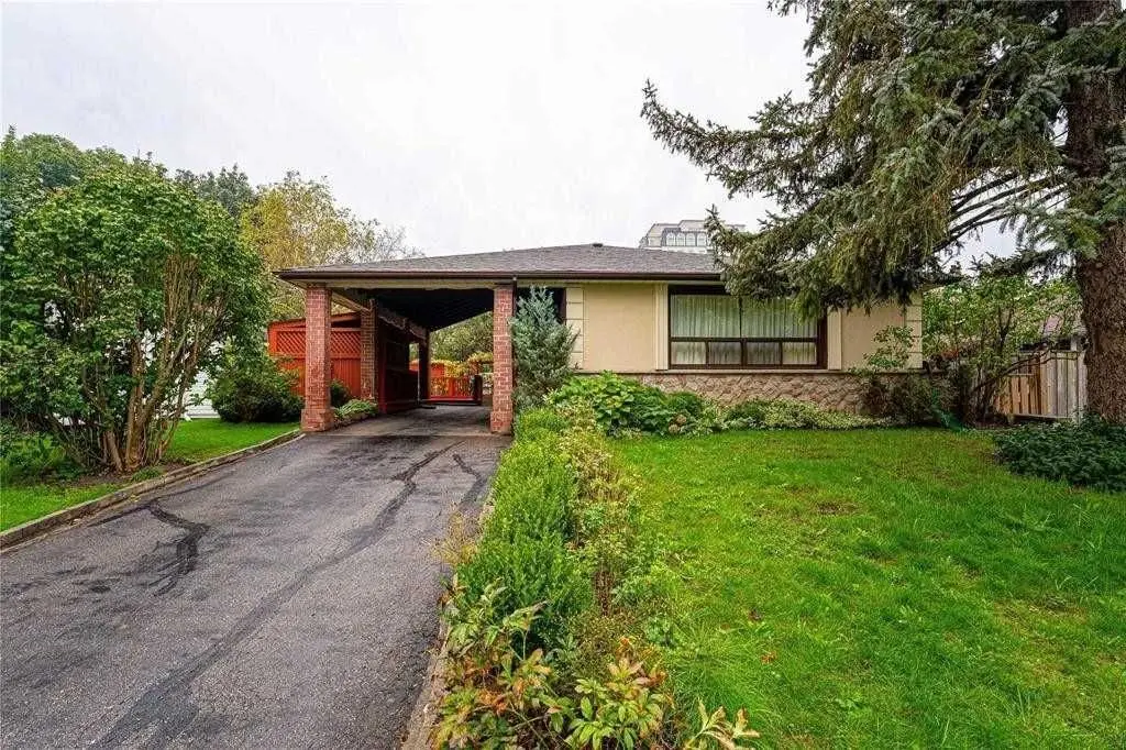 7 Ennismore PL, Toronto C15, ON M2J 1Z9