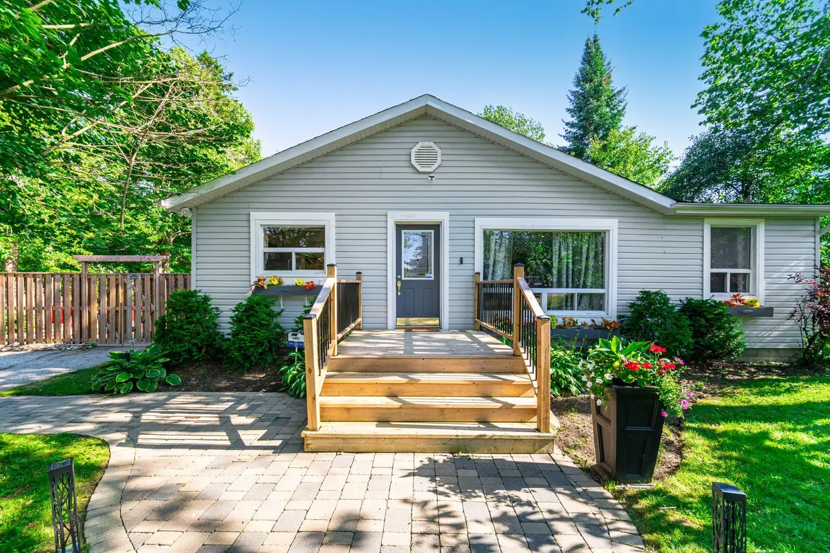 749 Happyvale DR, Innisfil, ON L9S 2E6