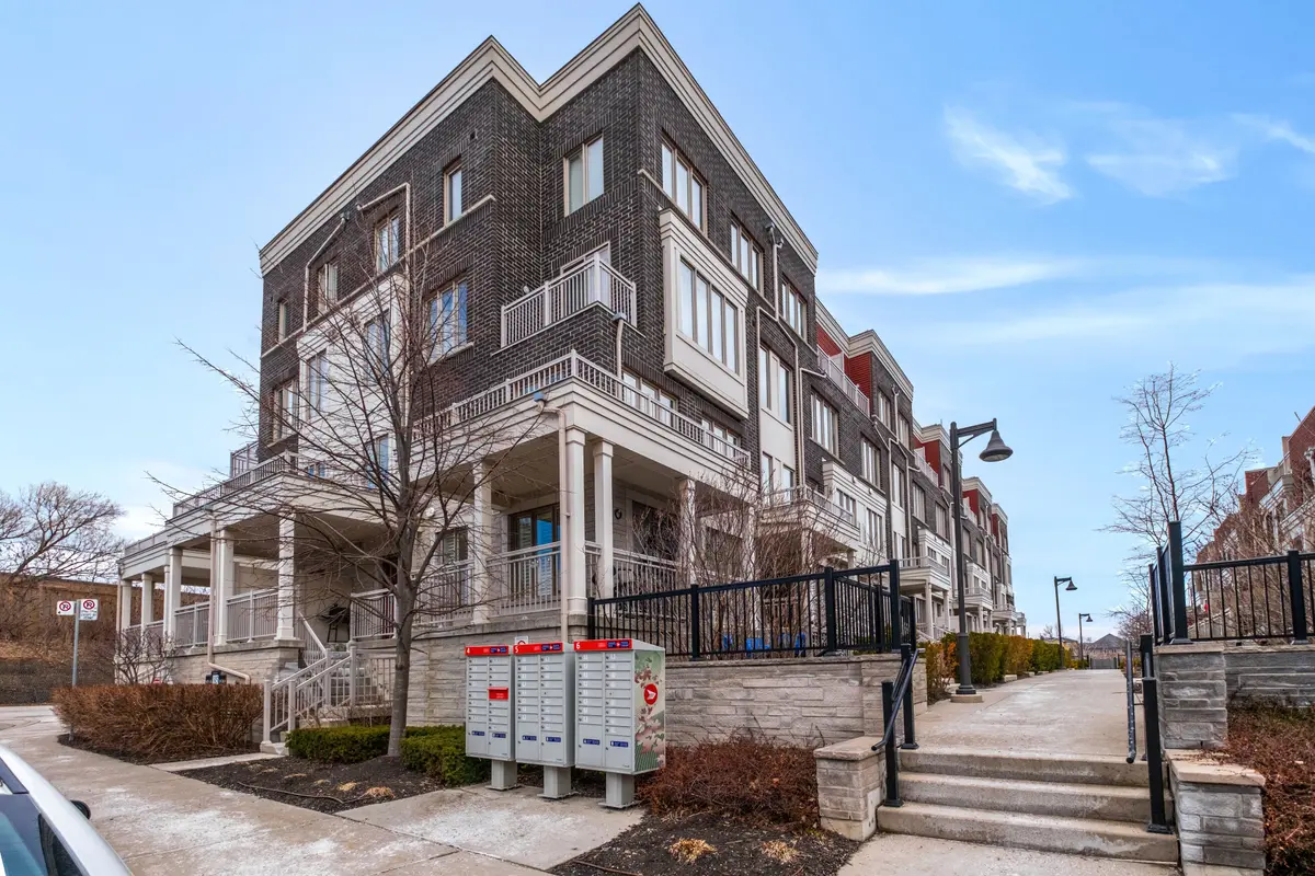 145 Long Branch AVE #29, Toronto W06, ON M8W 0A9