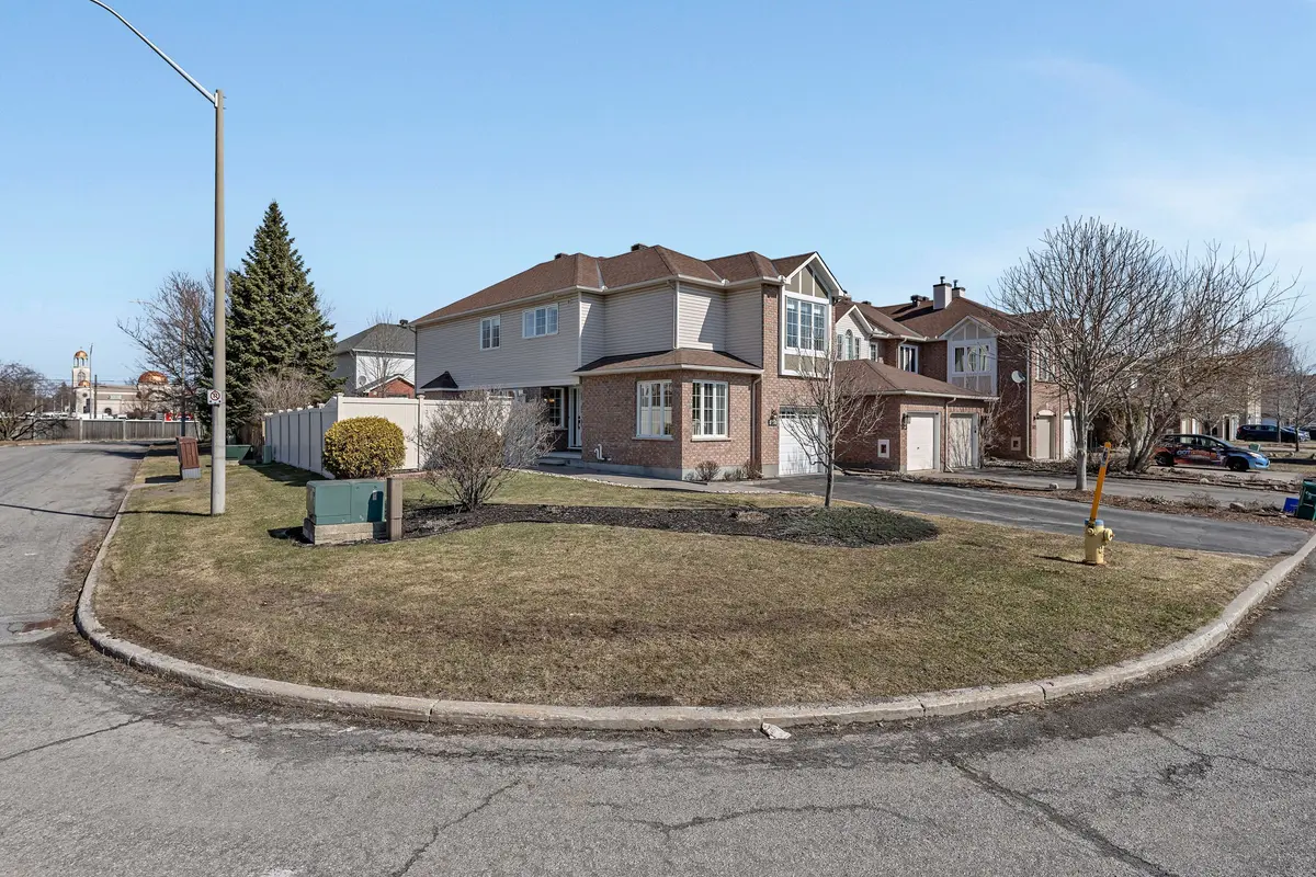 1611 Marley CRES, Cyrville - Carson Grove - Pineview, ON K1J 1C2