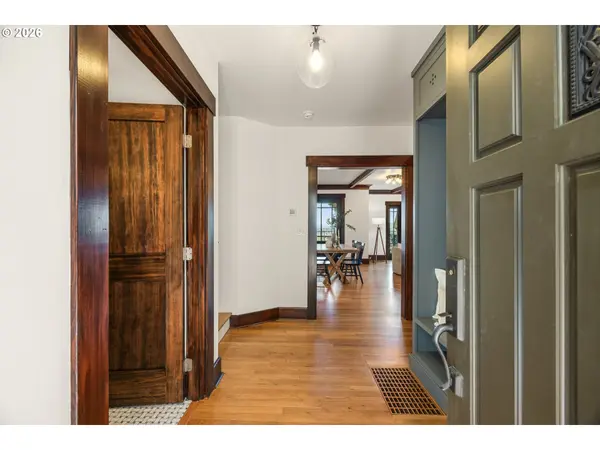 4323 SW HAMILTON TER, Portland, OR 97239