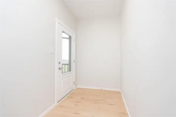 251 Bill Briercliffe DR, Winnipeg, MB R3W 0S5