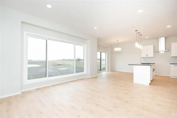 251 Bill Briercliffe DR, Winnipeg, MB R3W 0S5