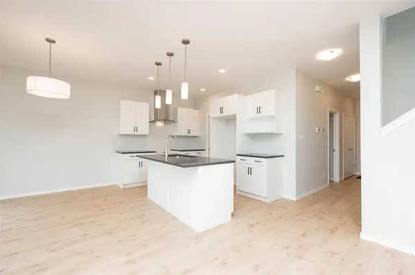 251 Bill Briercliffe DR, Winnipeg, MB R3W 0S5