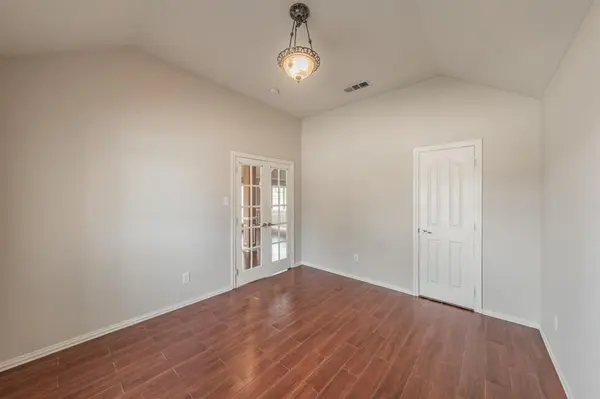 1020 Boscombe Court, Grand Prairie, TX 75052