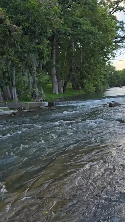 618 Horseshoe Falls Dr, Canyon Lake, TX 78133