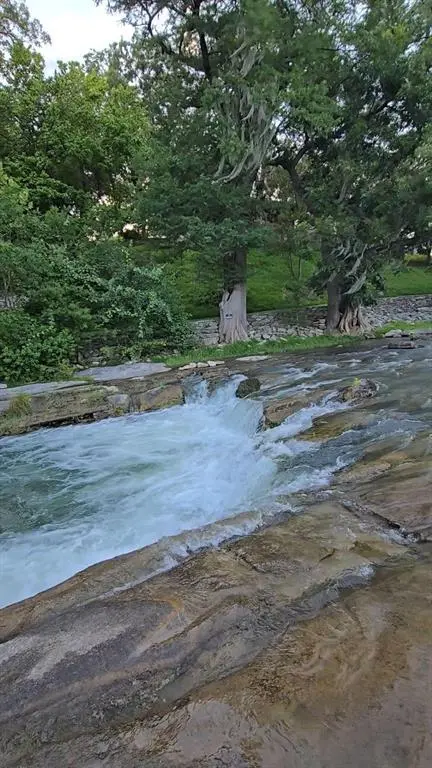 618 Horseshoe Falls Dr, Canyon Lake, TX 78133