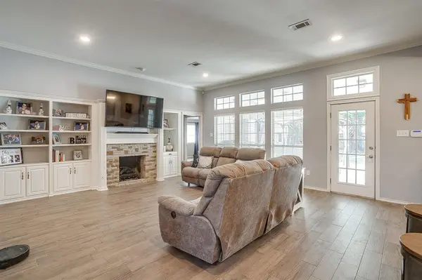 803 Williamsburg Drive, Ennis, TX 75119