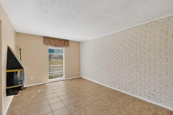 8 W Townhouse Lane #32, Grand Prairie, TX 75052