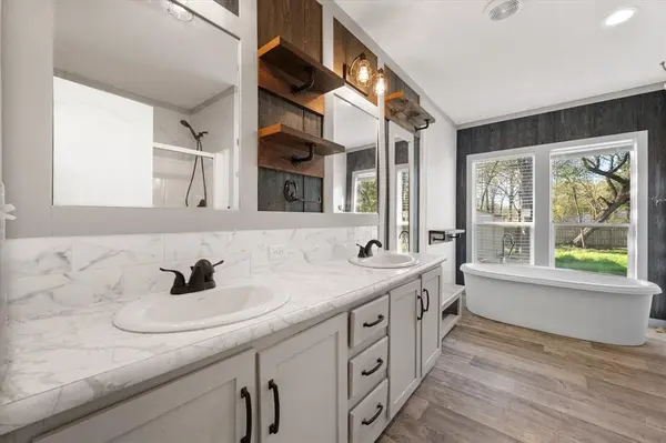 104 Geronimo Trail, Mabank, TX 75156