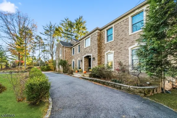 27 Pine Hill Rd, Old Tappan Boro, NJ 07675