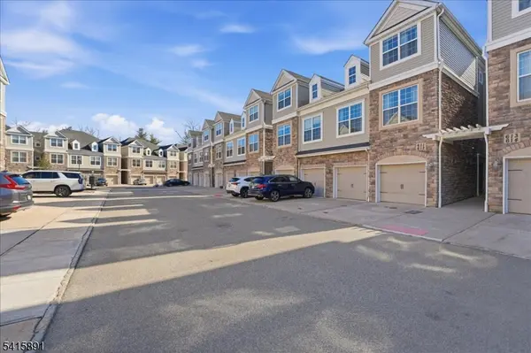 612 Lopez Ln, Morris Plains Boro, NJ 07950