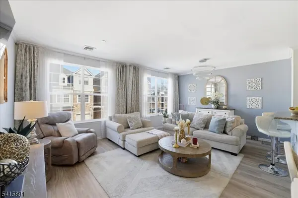 612 Lopez Ln, Morris Plains Boro, NJ 07950