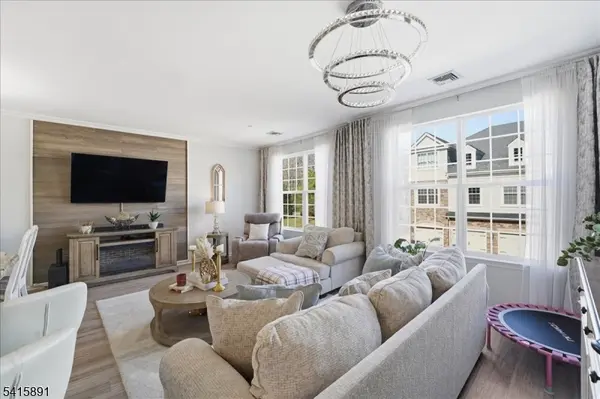 612 Lopez Ln, Morris Plains Boro, NJ 07950