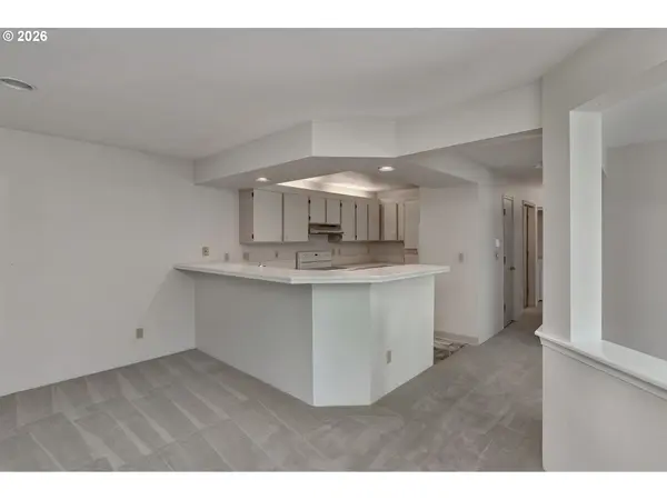 5054 FOOTHILLS DR #B, Lake Oswego, OR 97034