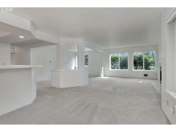 5054 FOOTHILLS DR #B, Lake Oswego, OR 97034