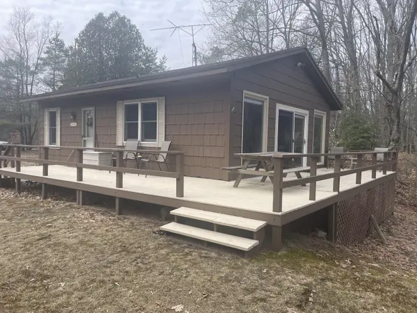 617 N Croswell AVE, Lincoln Twp, MI 49349