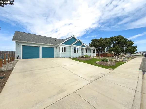 3214 LINCOLN AVE SW, Bandon, OR 97411