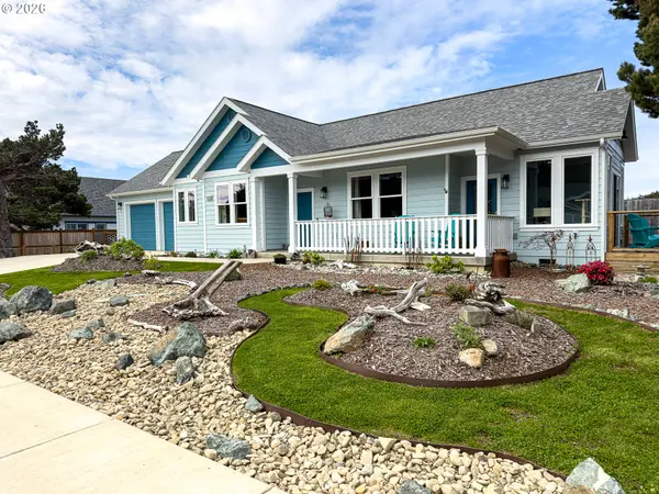 3214 LINCOLN AVE SW, Bandon, OR 97411