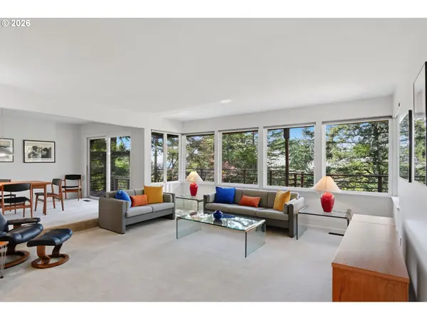 10185 SE WALNUT DR, Happy Valley, OR 97086