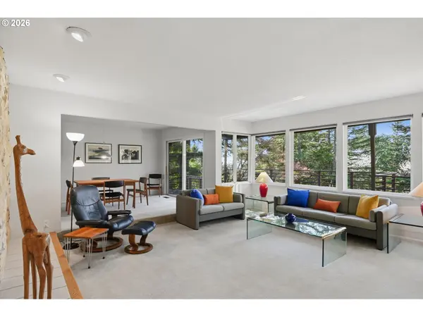 10185 SE WALNUT DR, Happy Valley, OR 97086