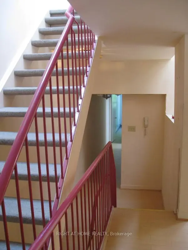 210 McCaul ST #Unit 2, Toronto C01, ON M5T 1W5