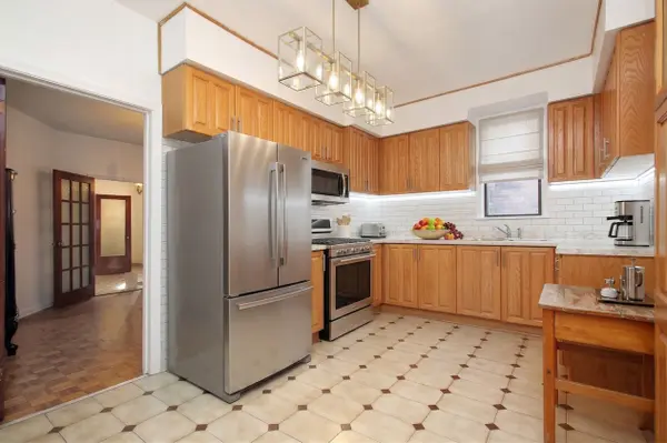 172 Lauder AVE, Toronto C03, ON M6E 3H4