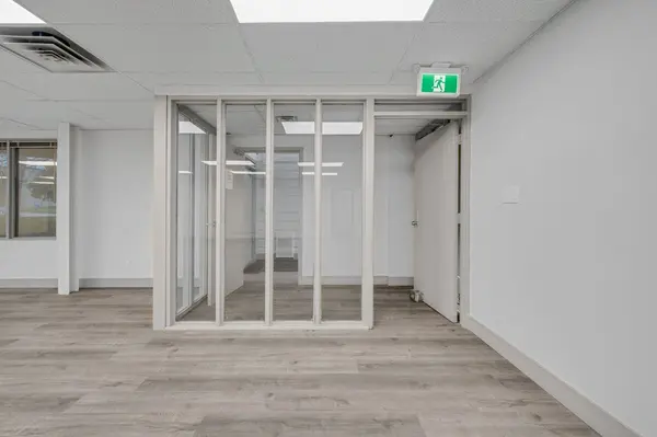 916 Gateway DR #Ground Floor, Burlington, ON L7L 5K7