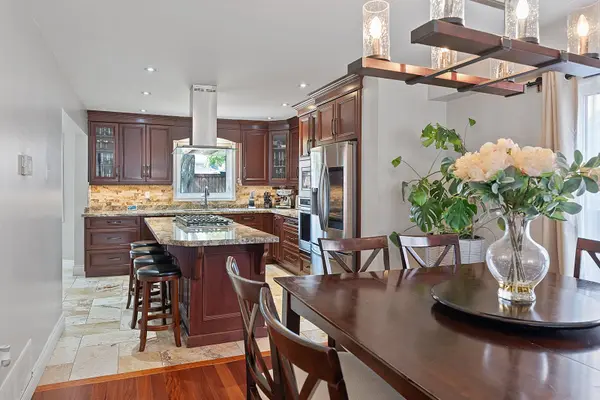 22 Strangway CT, Brampton, ON L6Z 4L4