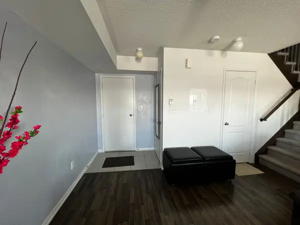 2504 Post RD N #16, Oakville, ON L6H 0K1