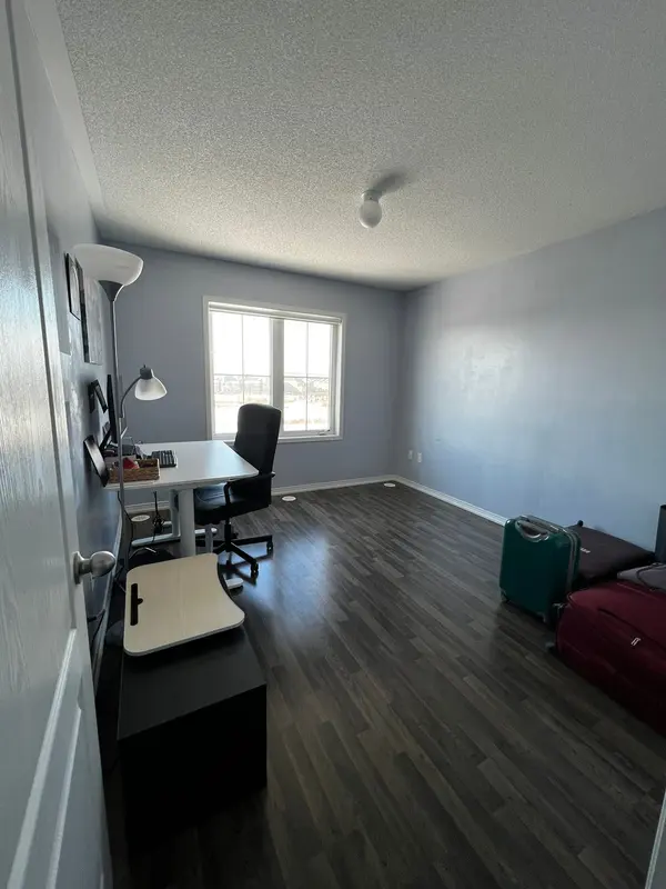 2504 Post RD N #16, Oakville, ON L6H 0K1