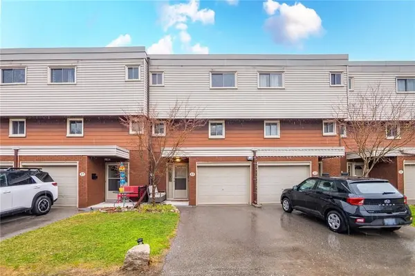 23 Watsons LN #15, Hamilton, ON L9H 5G9