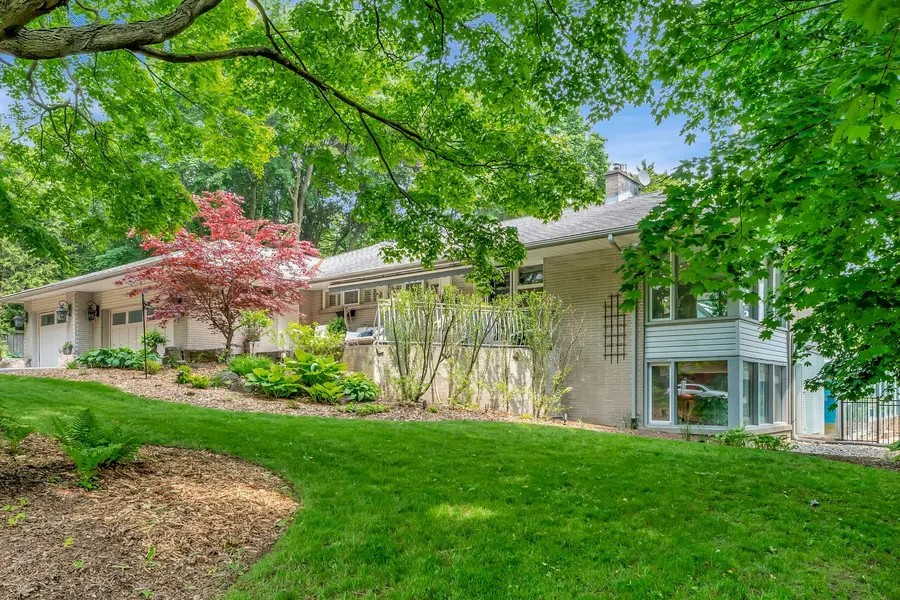 5 Orchard CRES, Guelph, ON N1E 1W9