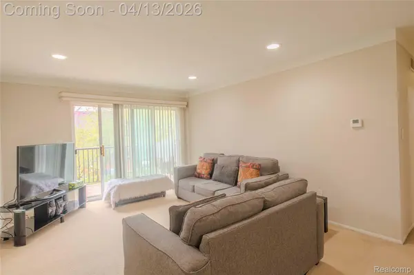 12025 Ina DR #98, Sterling Heights, MI 48312